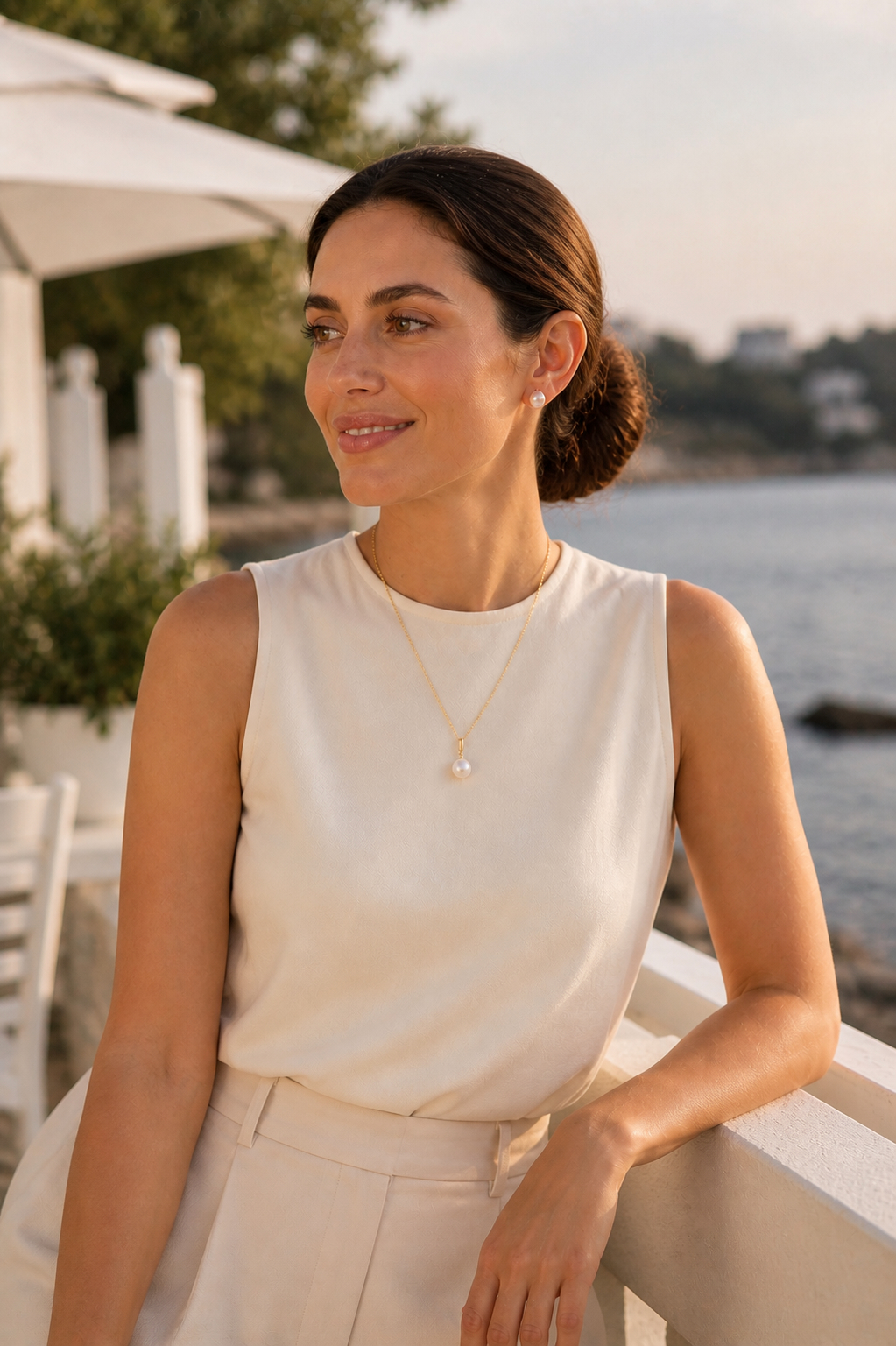 Mulher usando conjunto de pérolas Meridien